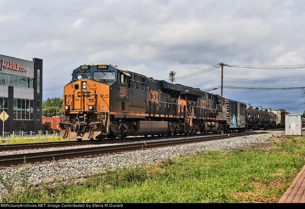 CSX 3095 on M-403